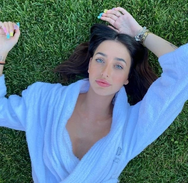 Шокирующее признание модели OnlyFans: сняла видео с несовершеннолетним подписчиком