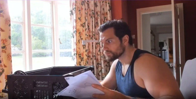 Henry Cavill: From Superman to Gamer - How the Actor Finds Refuge in the World of Games.