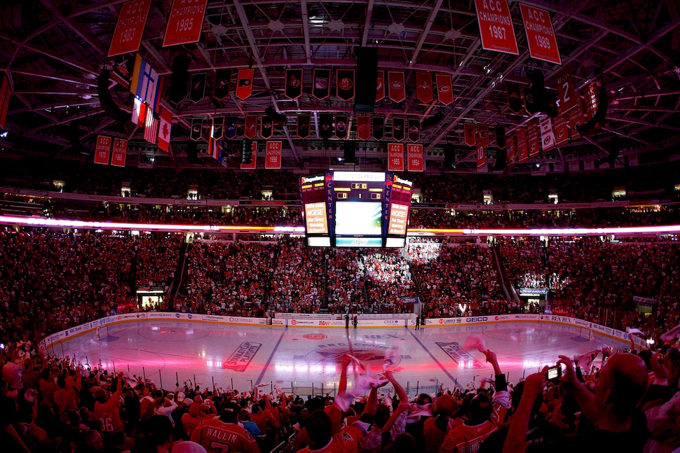 НХЛ: неограниченно свободные агенты и сроки соглашения контрактов игроков