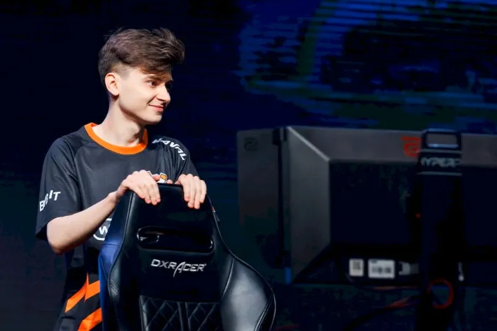 Кто тренирует сейчас команду VP по Dota 2?