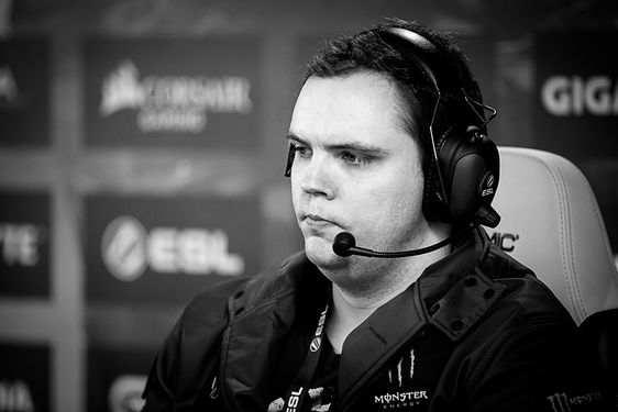 AdmiralBulldog возвращается на про-сцену Dota 2 после многолетнего перерыва