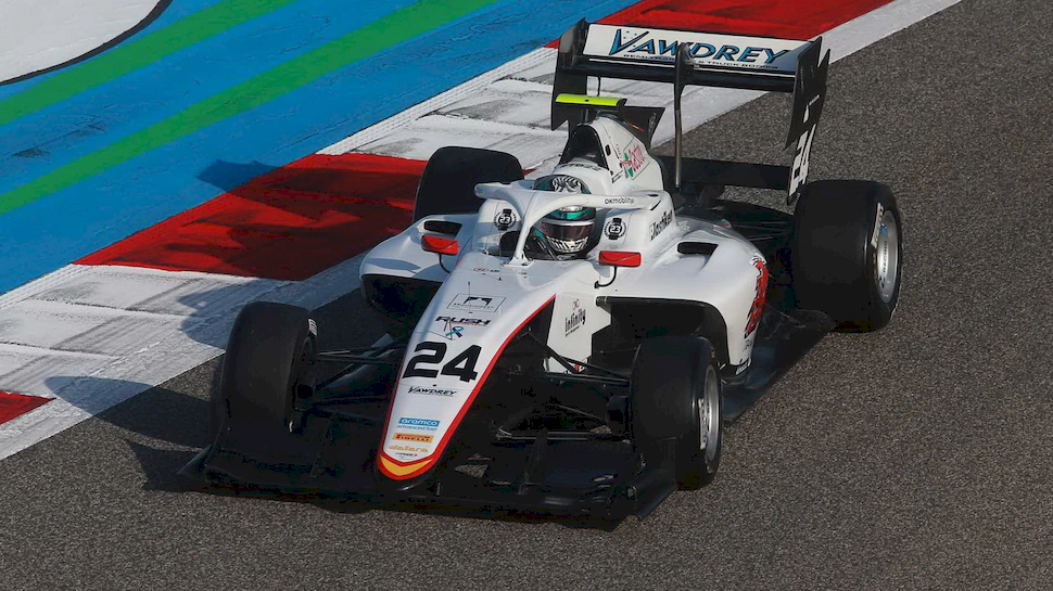 Словно в рубке космического корабля. Кокпит пилота Формулы-1